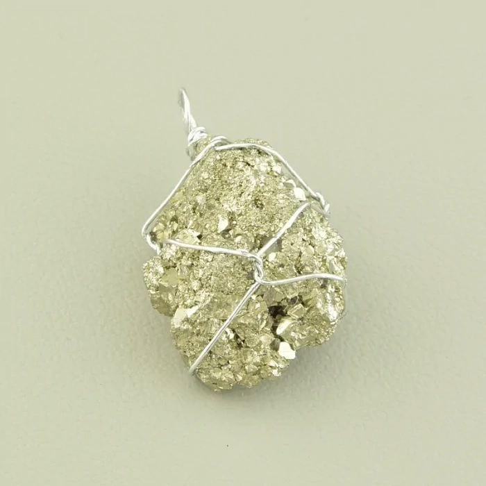 Пірит: Камінь золота та енергії